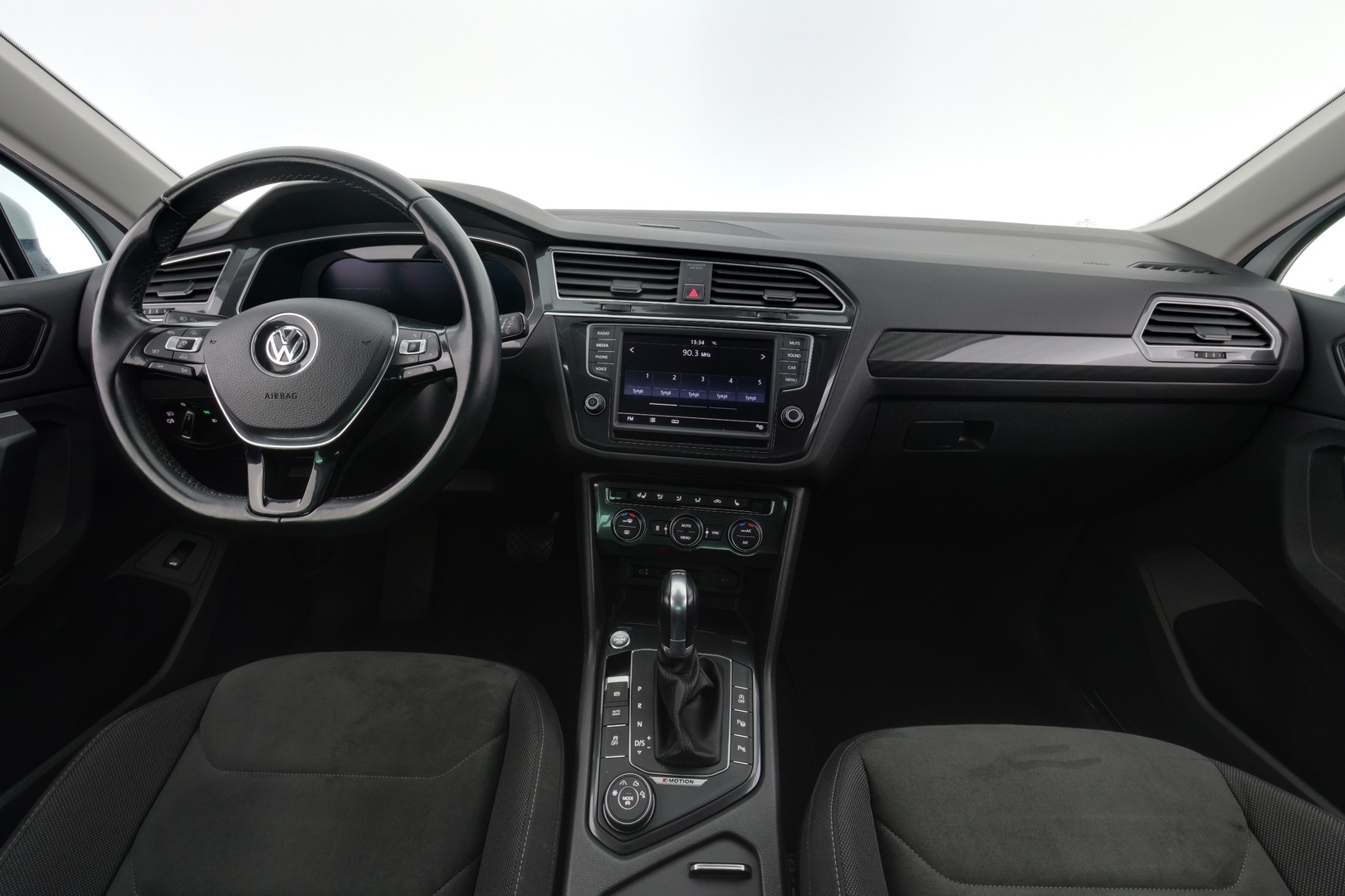 VOLKSWAGEN Tiguan 2016