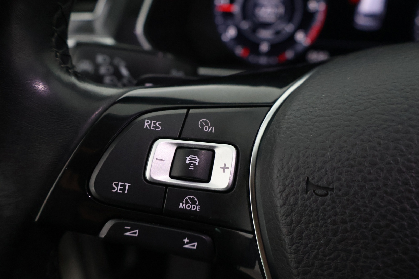 VOLKSWAGEN Tiguan 2016