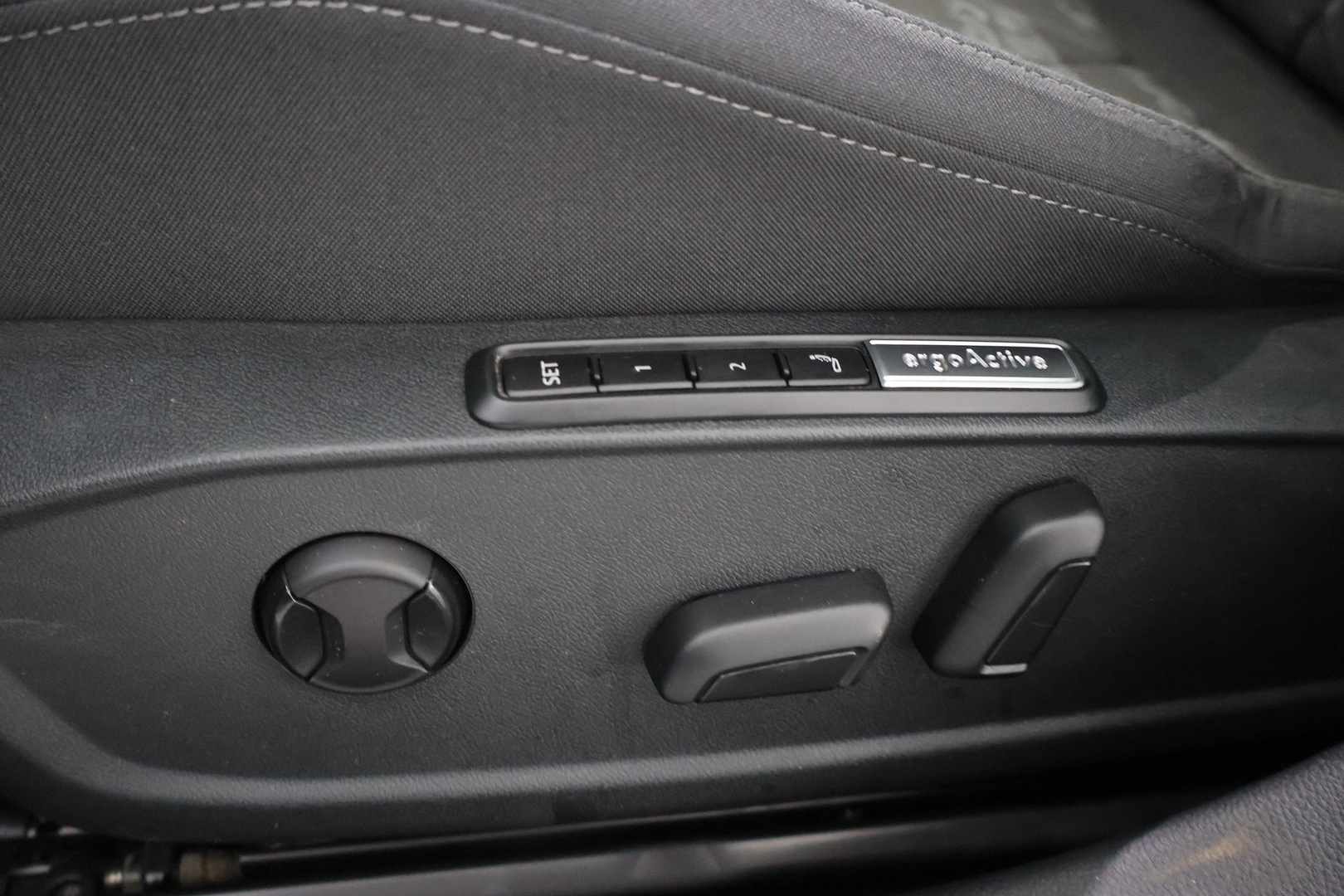 VOLKSWAGEN Golf 32