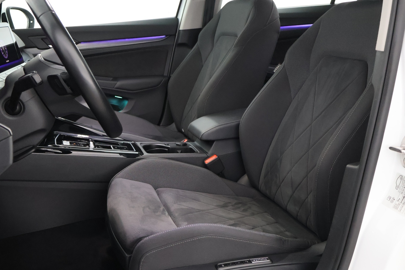 VOLKSWAGEN Golf 33
