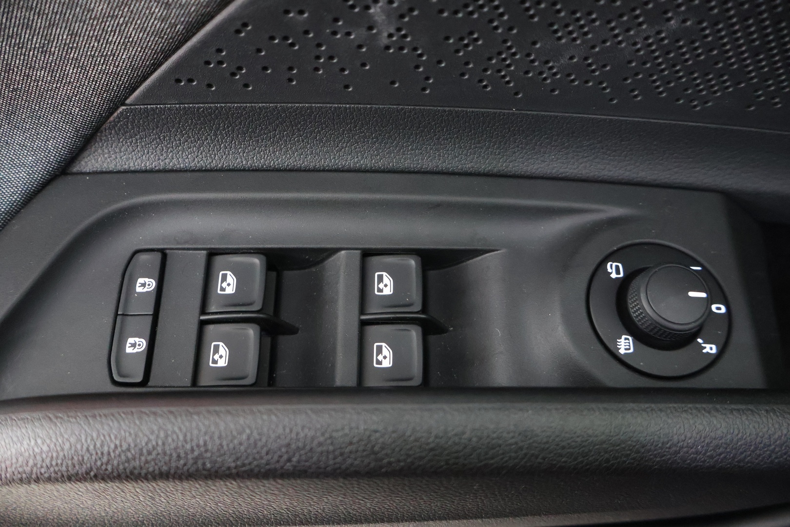 SKODA Enyaq 2025
