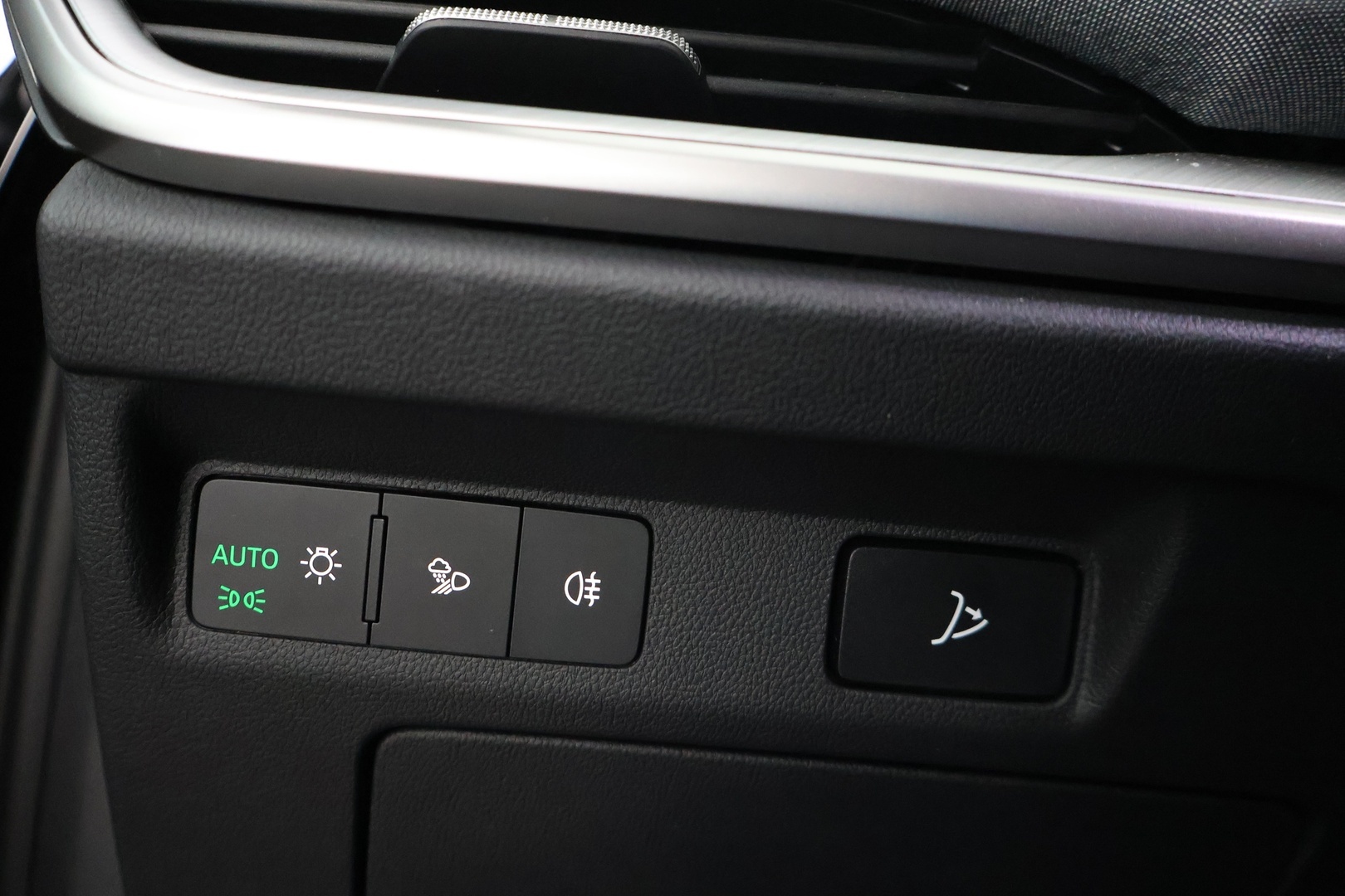 SKODA Enyaq 2025