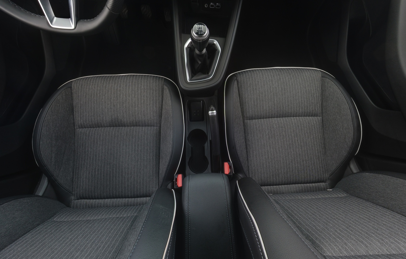 MITSUBISHI Colt 2024