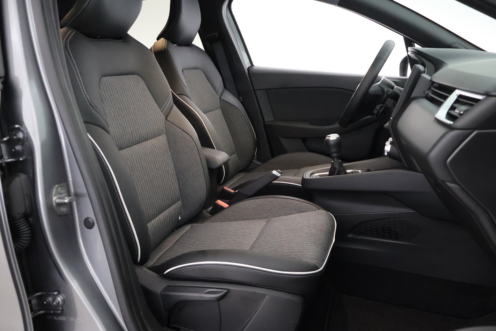 MITSUBISHI Colt 2024