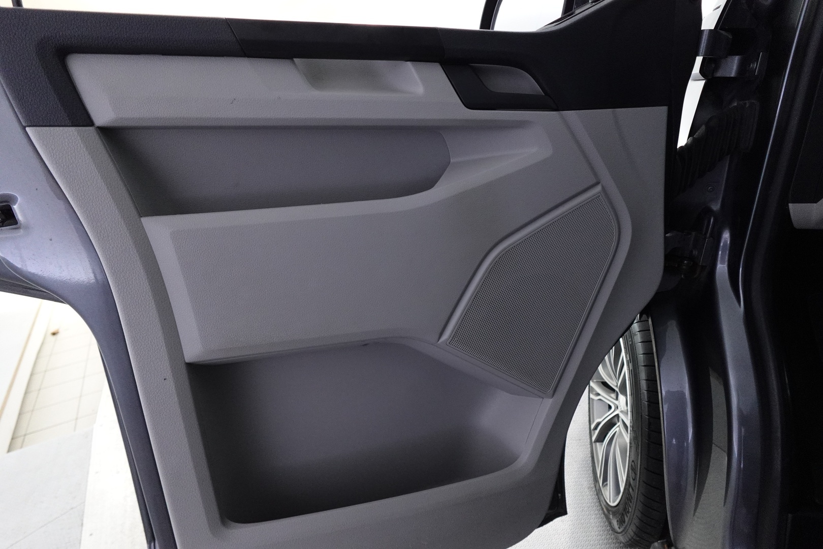 VOLKSWAGEN Transporter 15