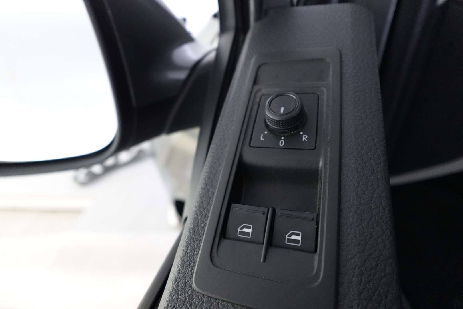 VOLKSWAGEN Transporter 16