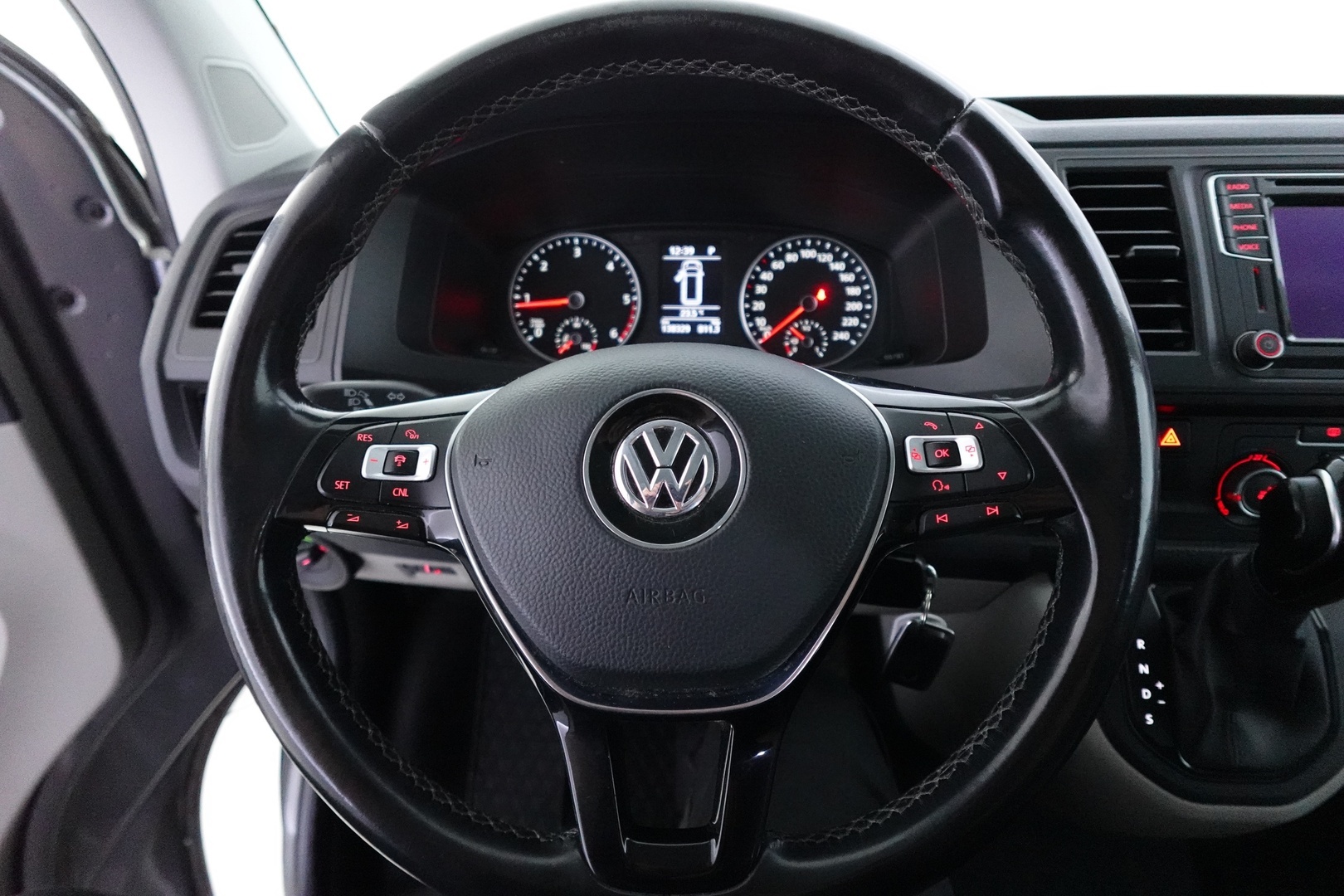 VOLKSWAGEN Transporter 18