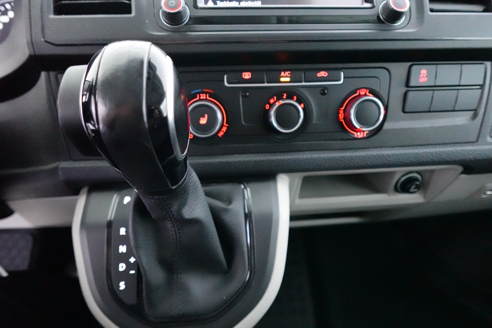 VOLKSWAGEN Transporter 25