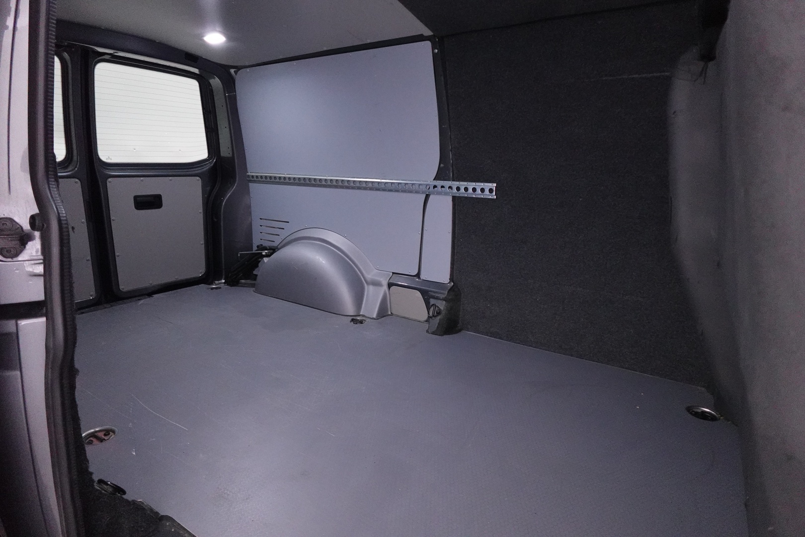 VOLKSWAGEN Transporter 27