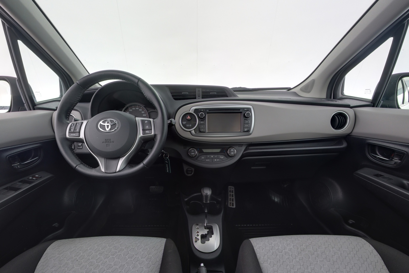 TOYOTA Yaris 2012