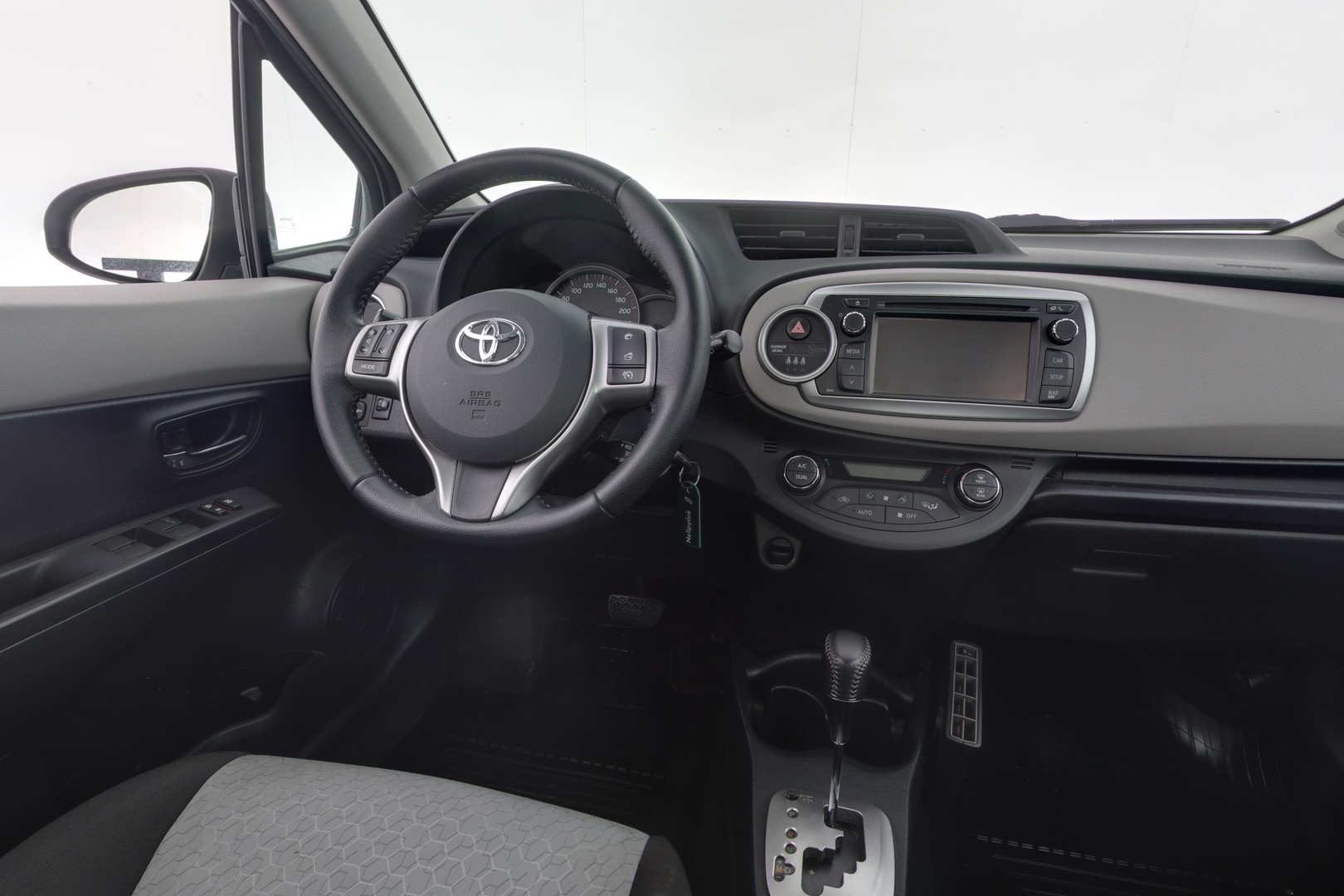 TOYOTA Yaris 2012