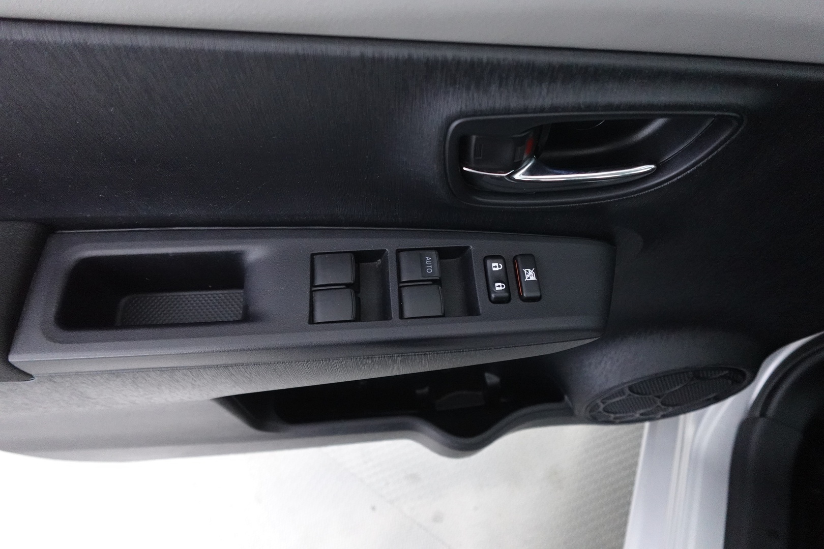 TOYOTA Yaris 2012