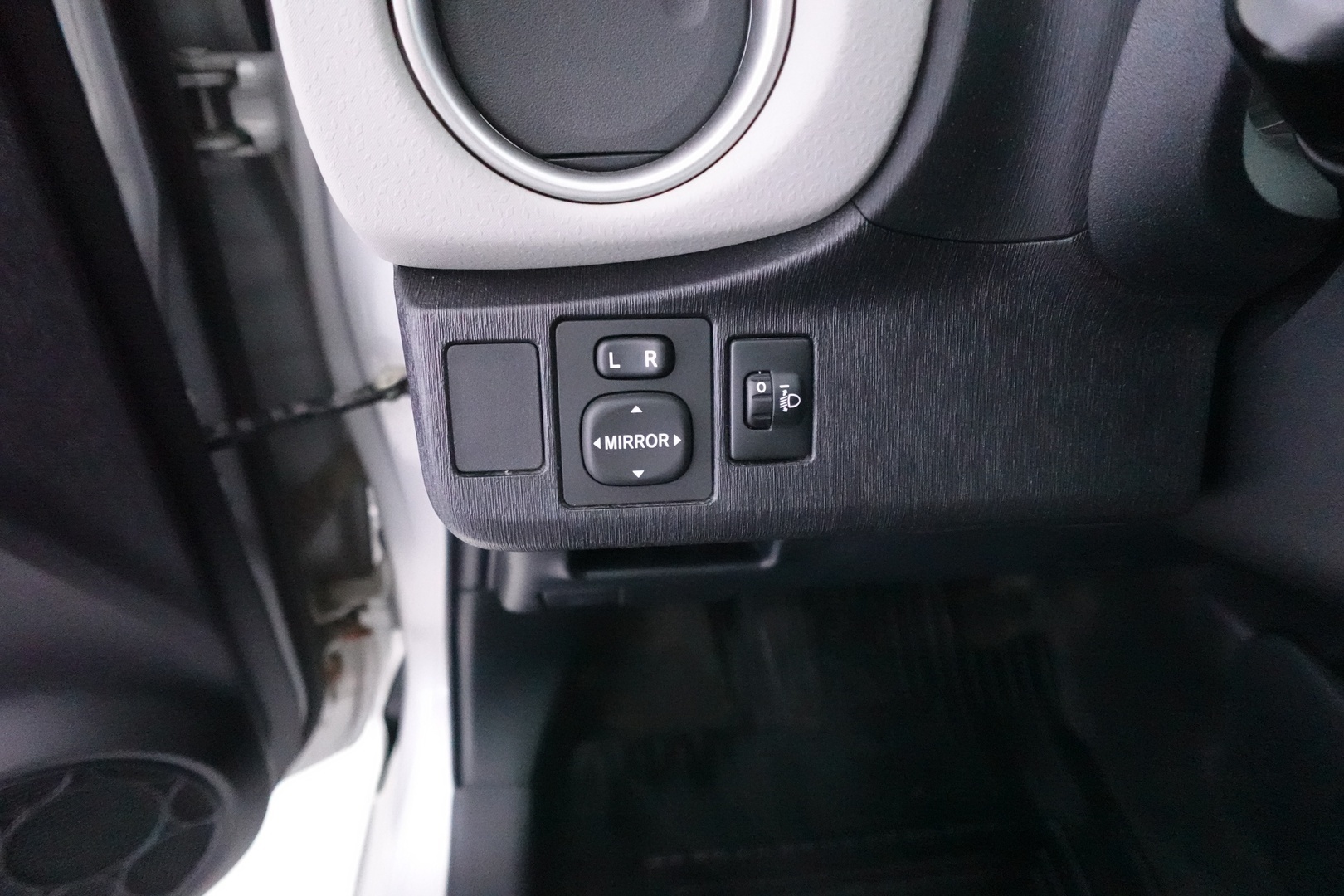 TOYOTA Yaris 2012