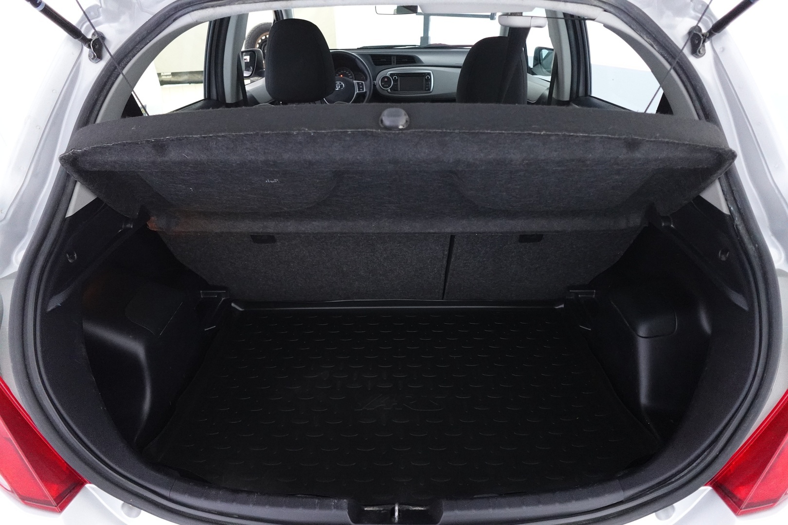 TOYOTA Yaris 2012