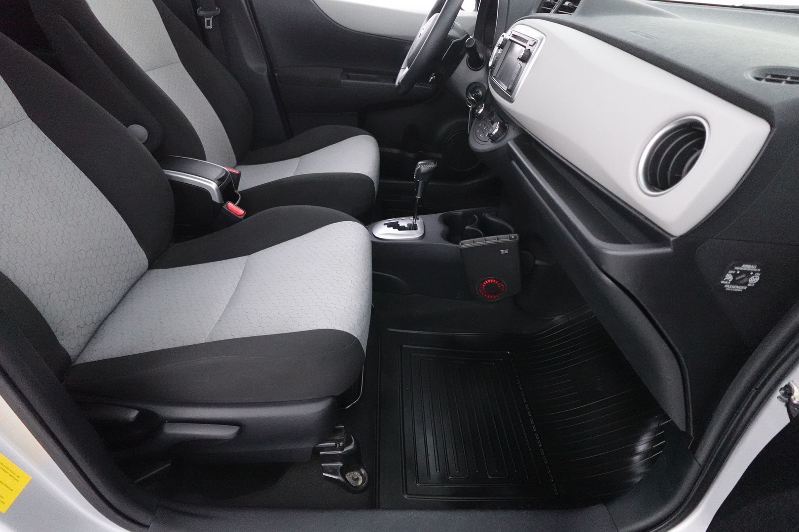 TOYOTA Yaris 2012