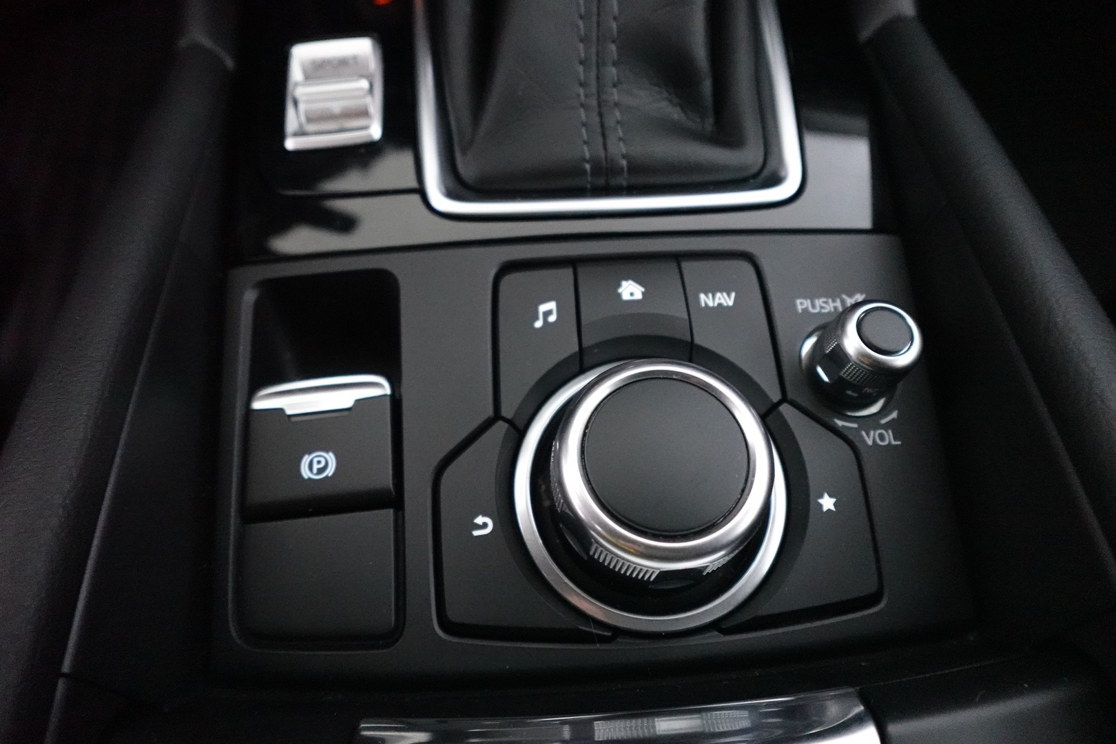 MAZDA 3 2018