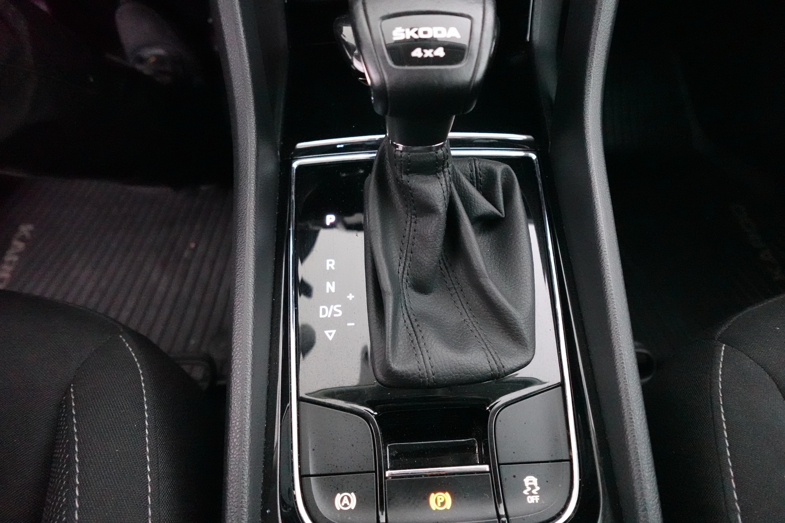 SKODA Karoq 2023
