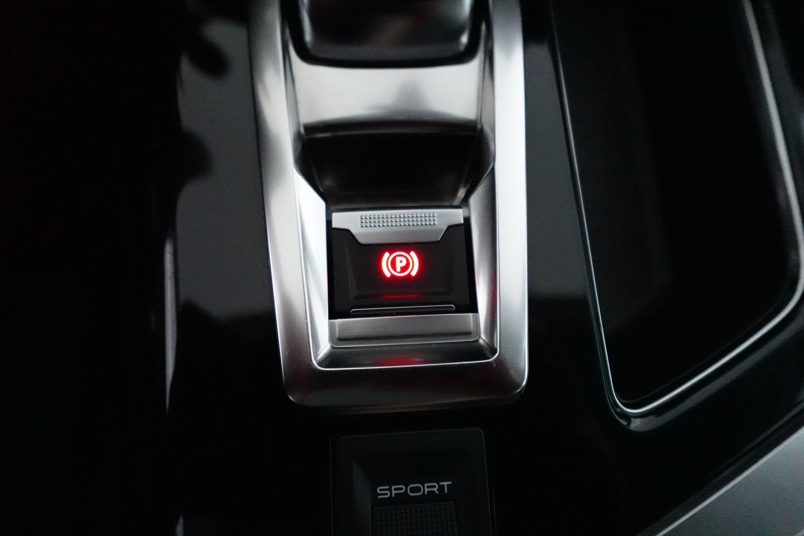 PEUGEOT 5008 2020