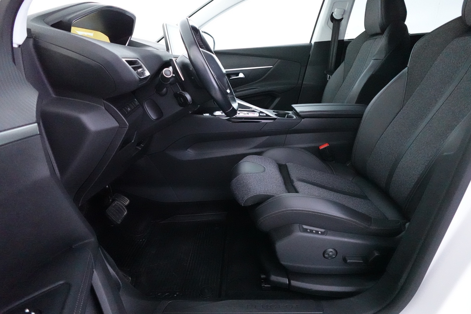 PEUGEOT 5008 2020