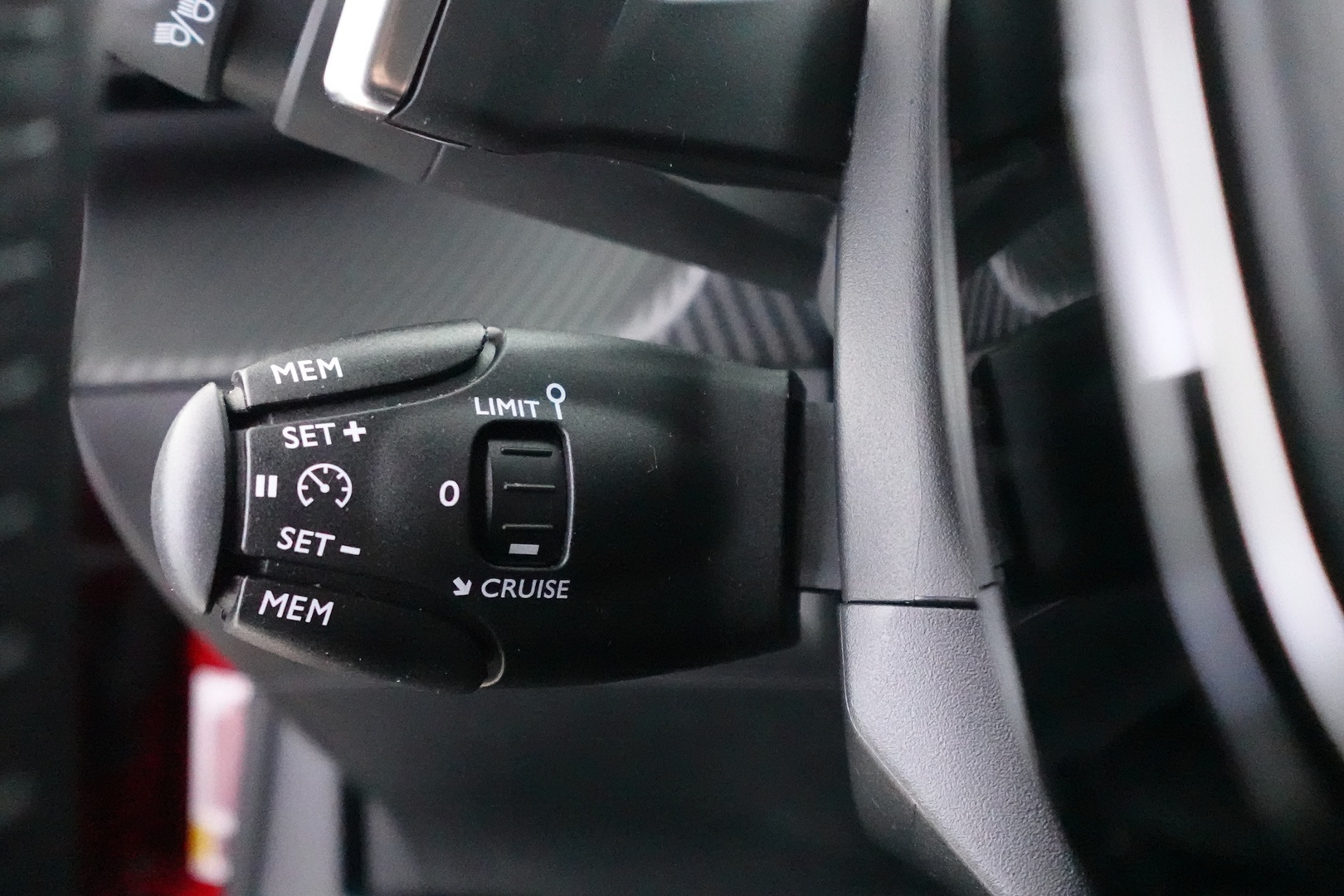 PEUGEOT 2008 2024