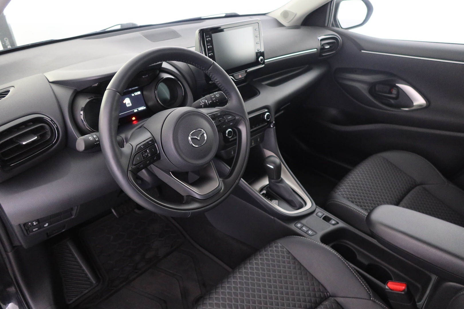 MAZDA 2 2024
