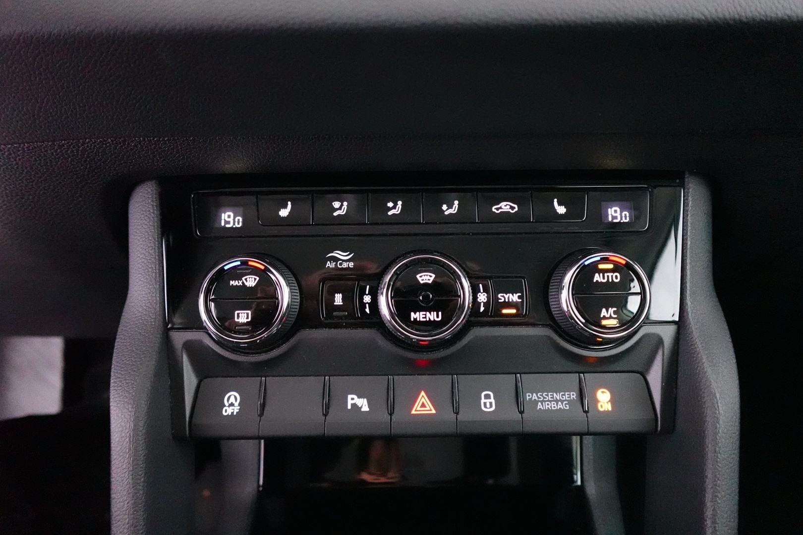 SKODA Karoq 23