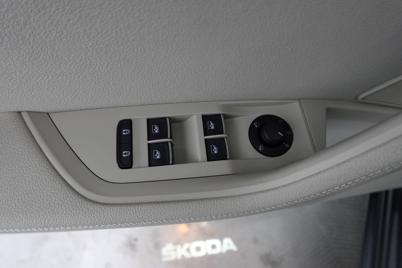 SKODA Superb 16