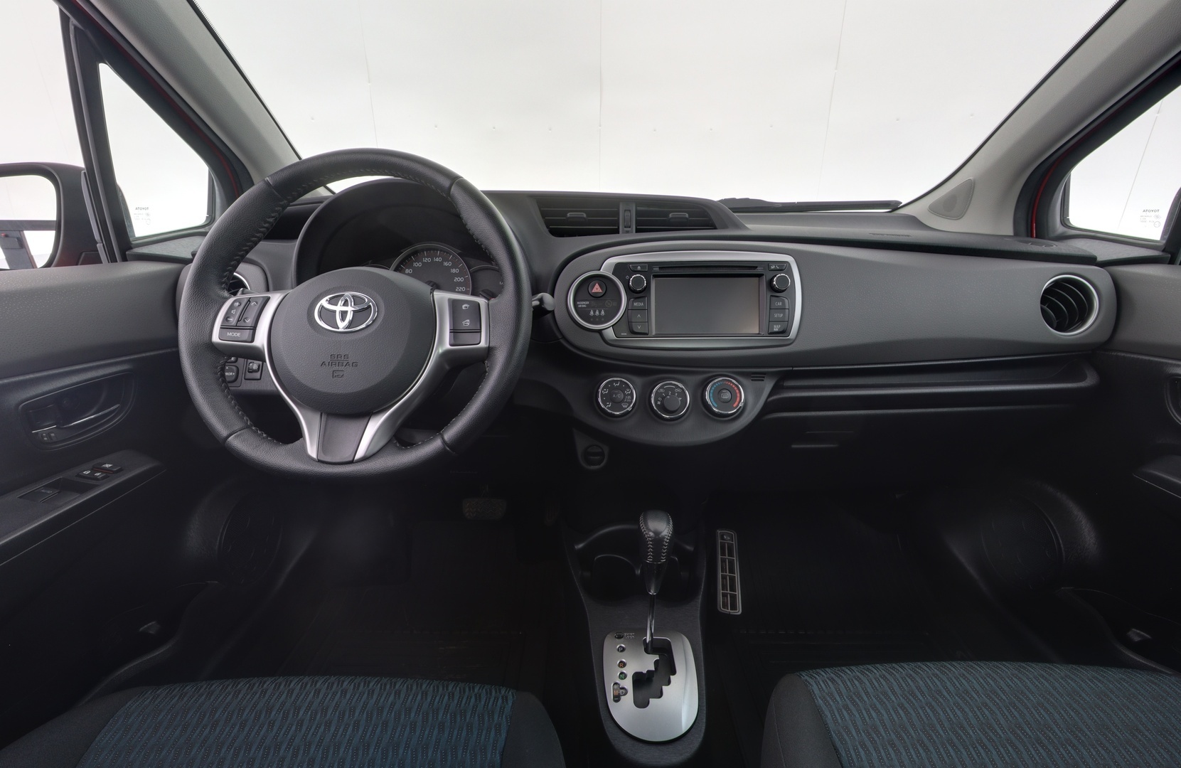 TOYOTA Yaris 2013