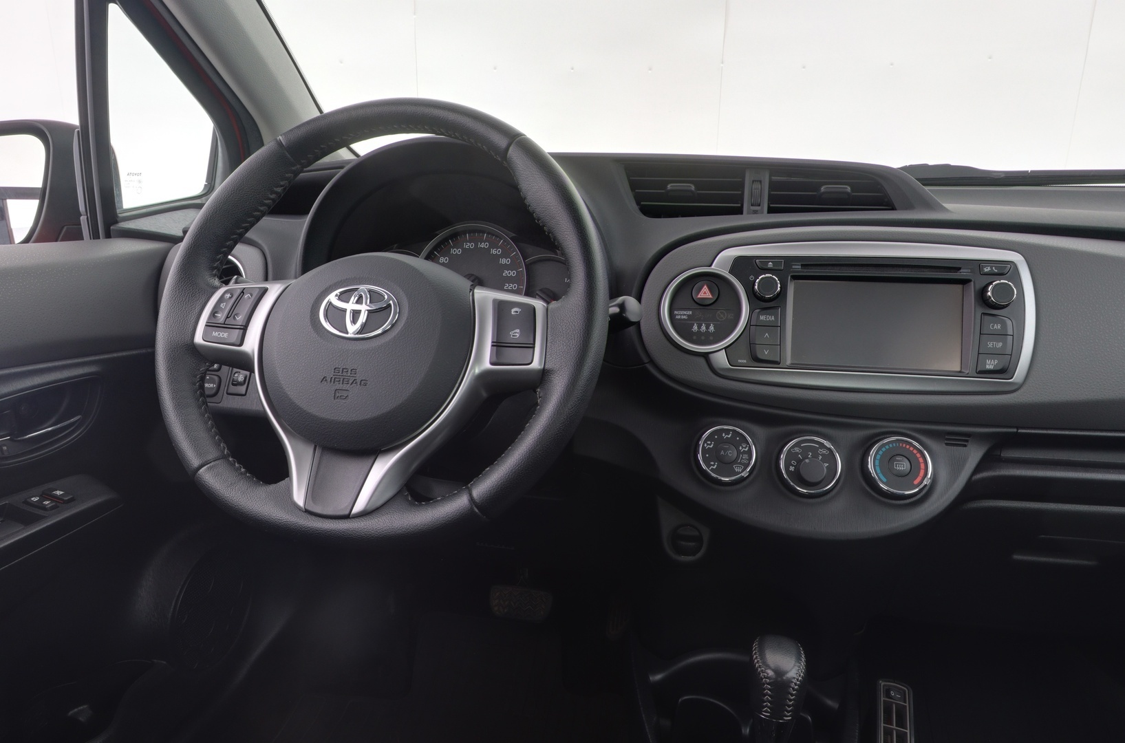 TOYOTA Yaris 2013