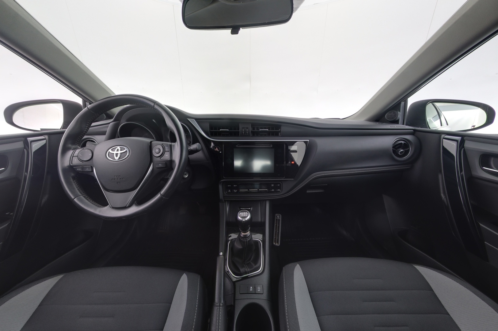 TOYOTA Auris 2016