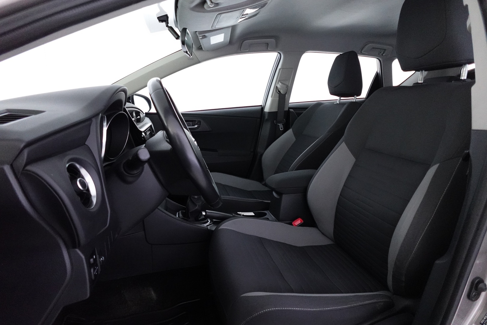 TOYOTA Auris 2016