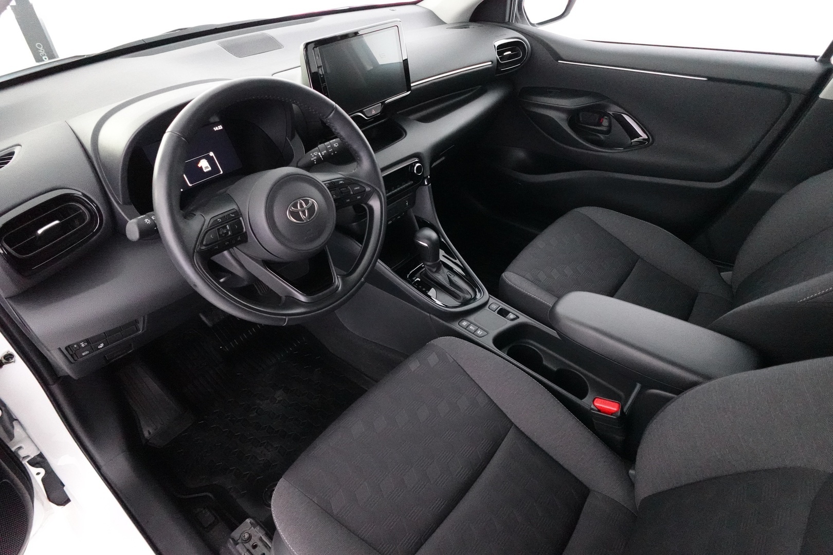TOYOTA YARIS 2025