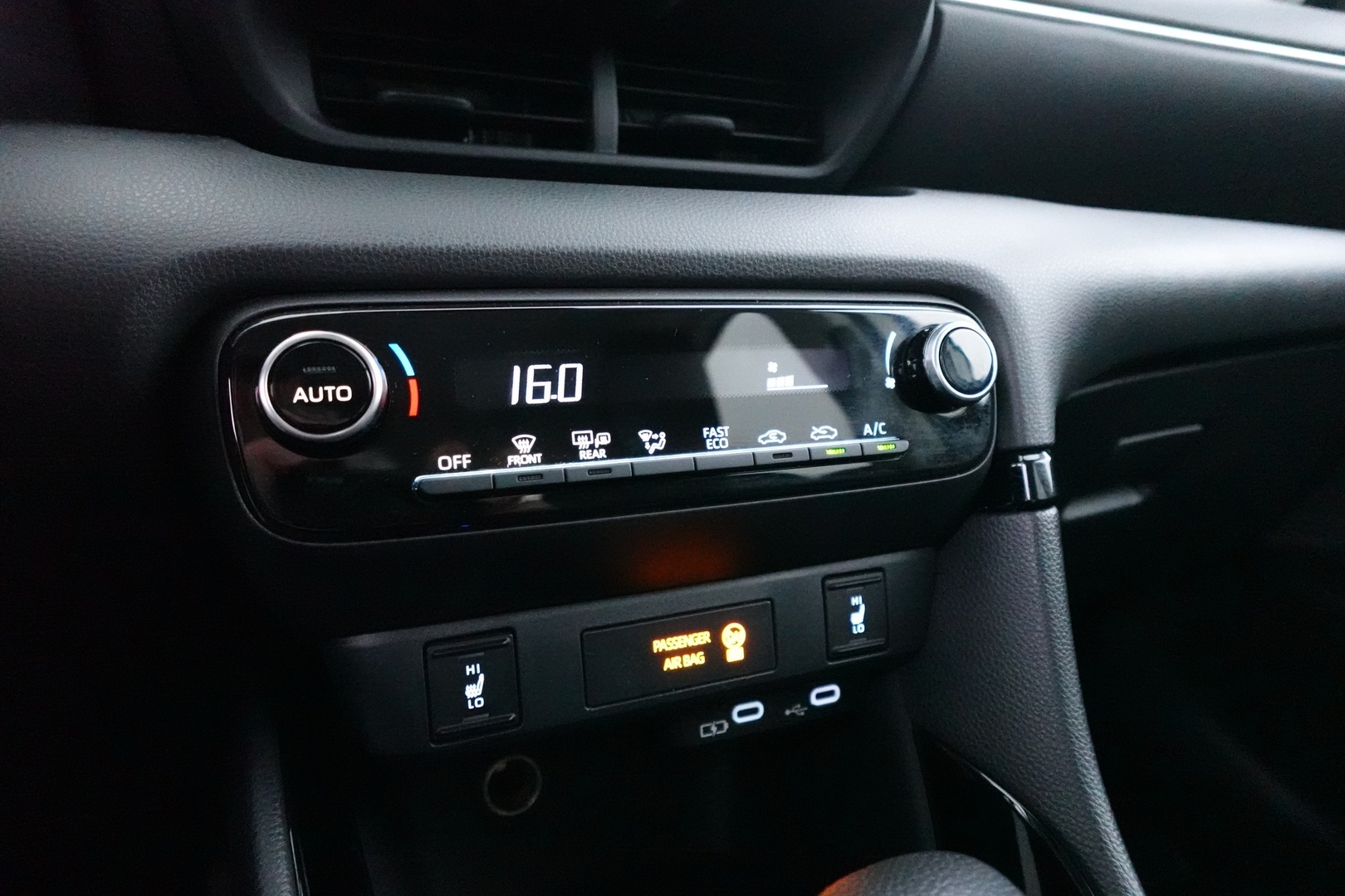 TOYOTA YARIS 2025