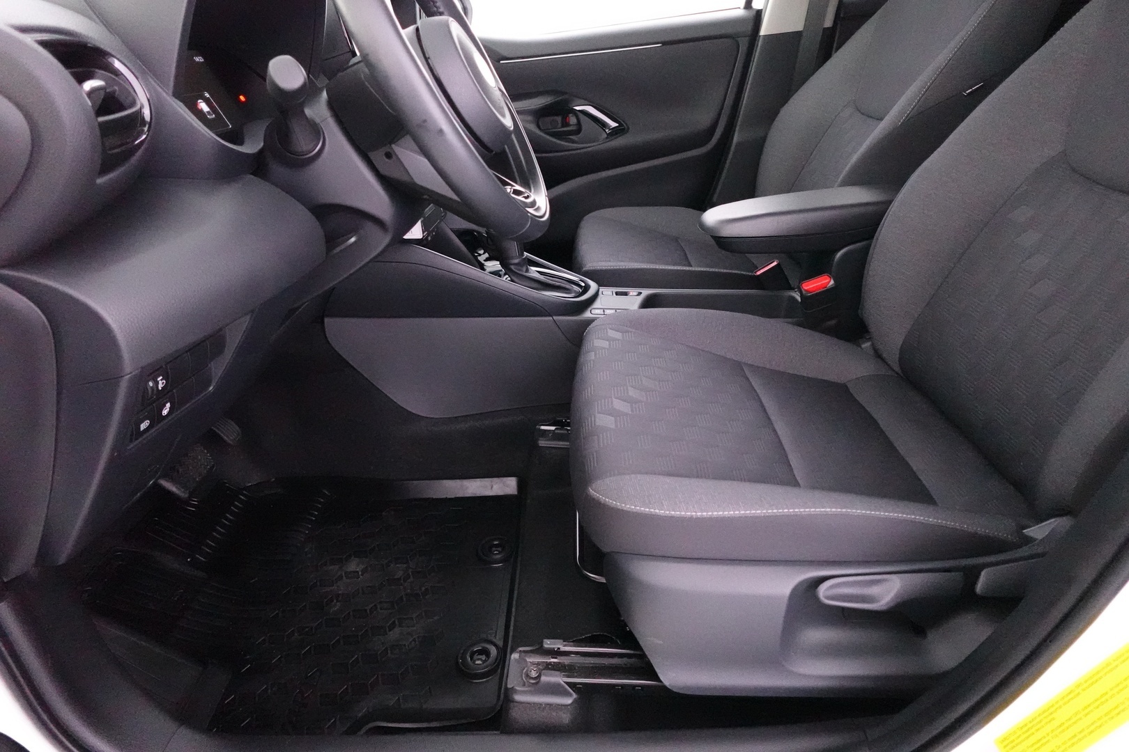 TOYOTA YARIS 2025