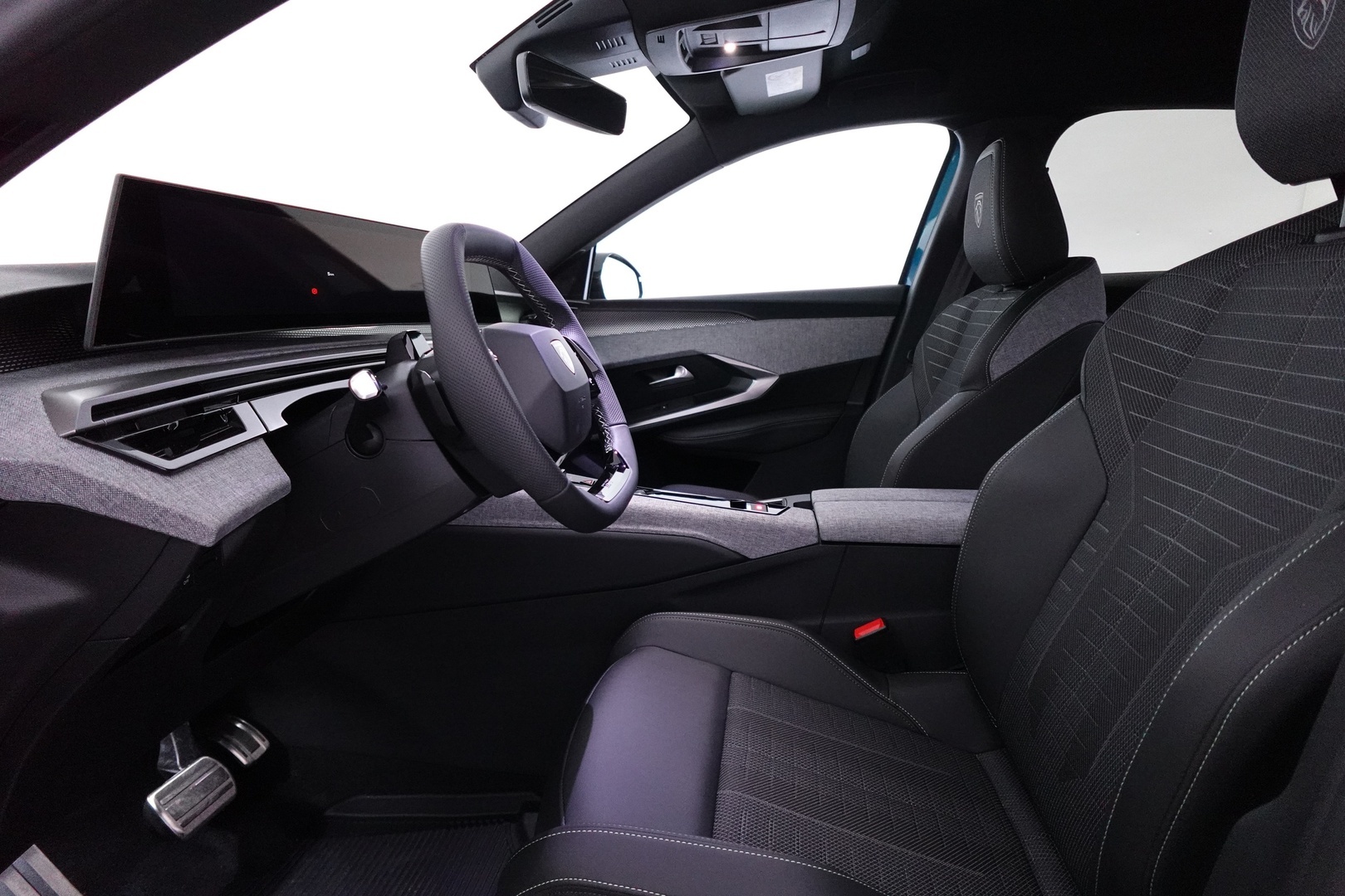 PEUGEOT E-3008 16