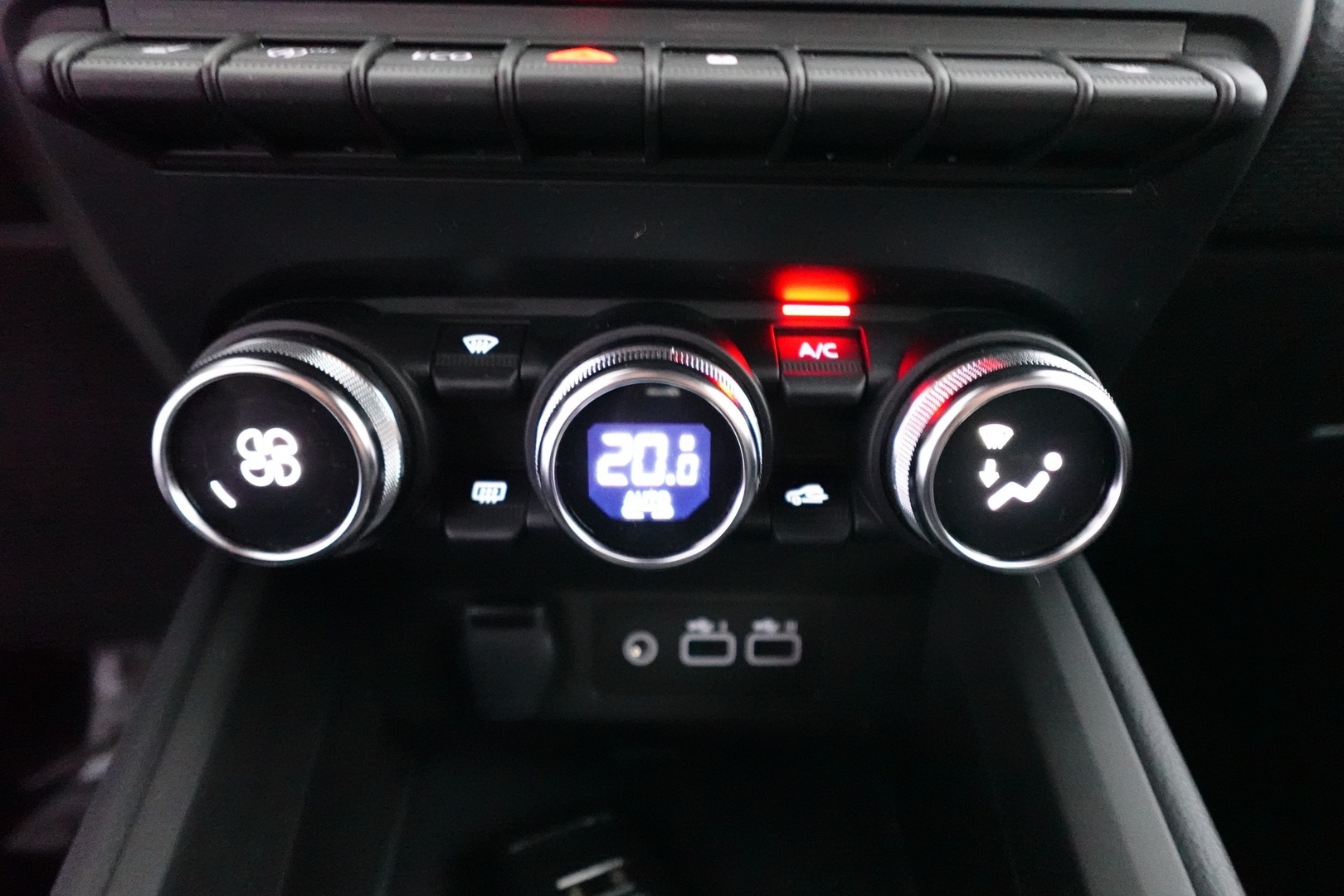MITSUBISHI Colt 26