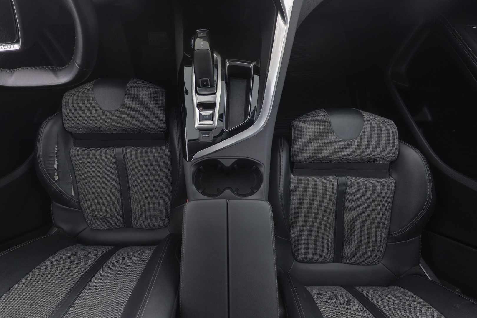 PEUGEOT 5008 12