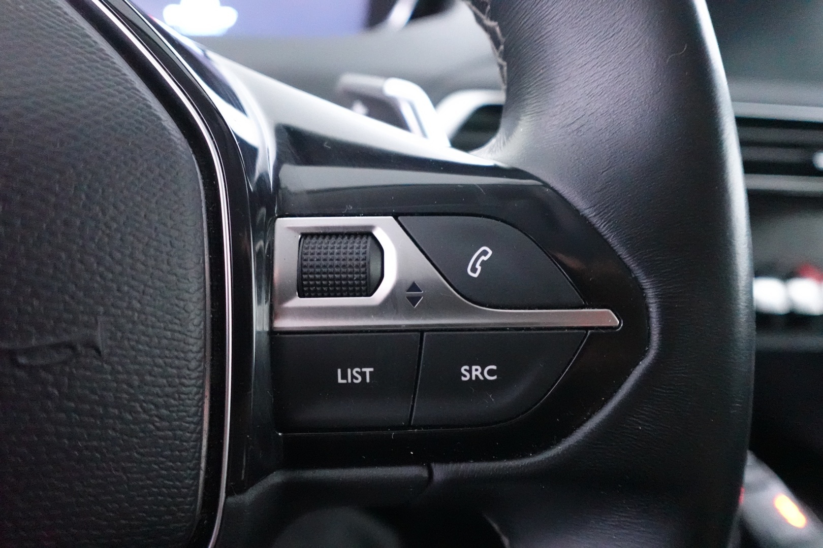 PEUGEOT 5008 18