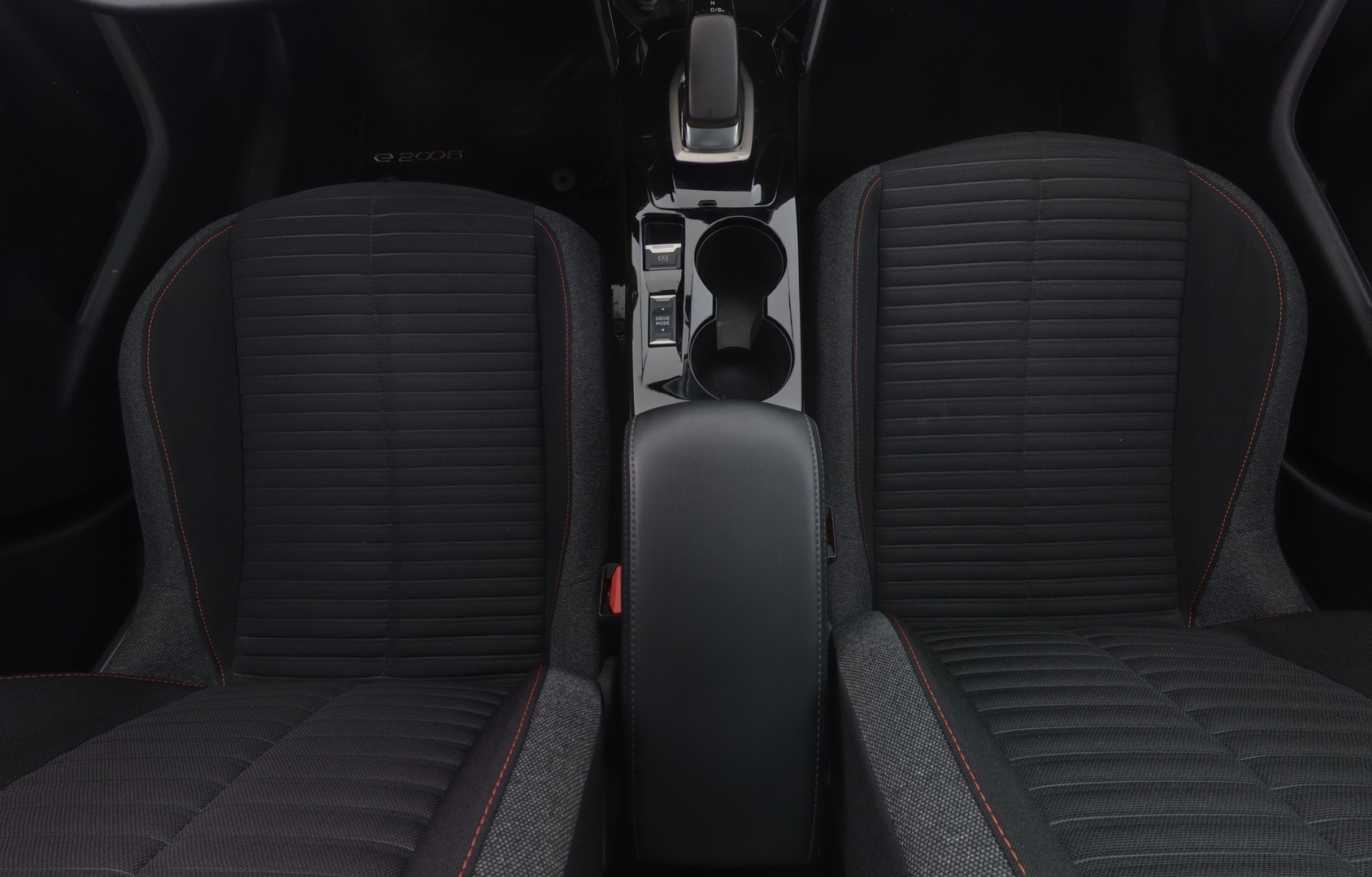 PEUGEOT e-2008 2021