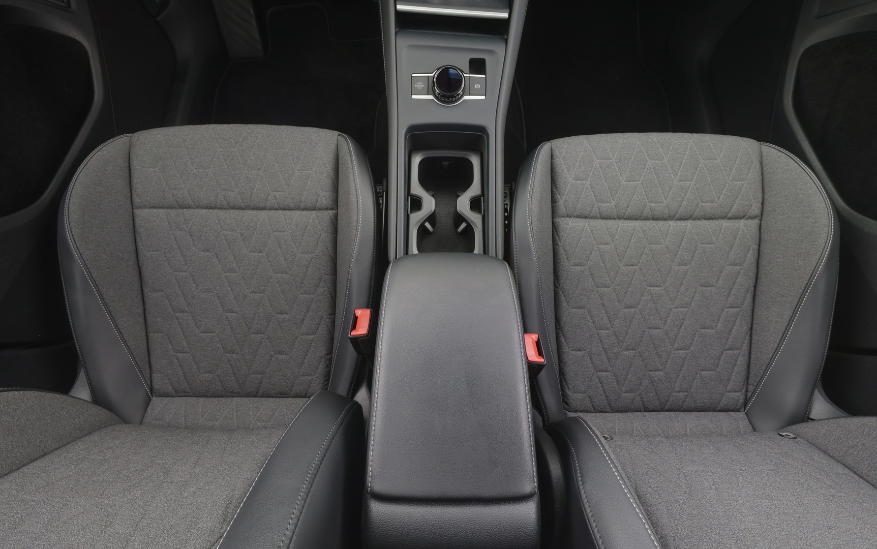 VOLKSWAGEN Tayron 12