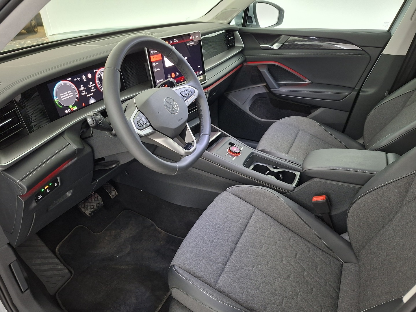 VOLKSWAGEN Tayron 13