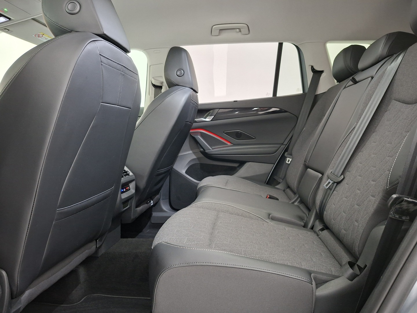 VOLKSWAGEN Tayron 14