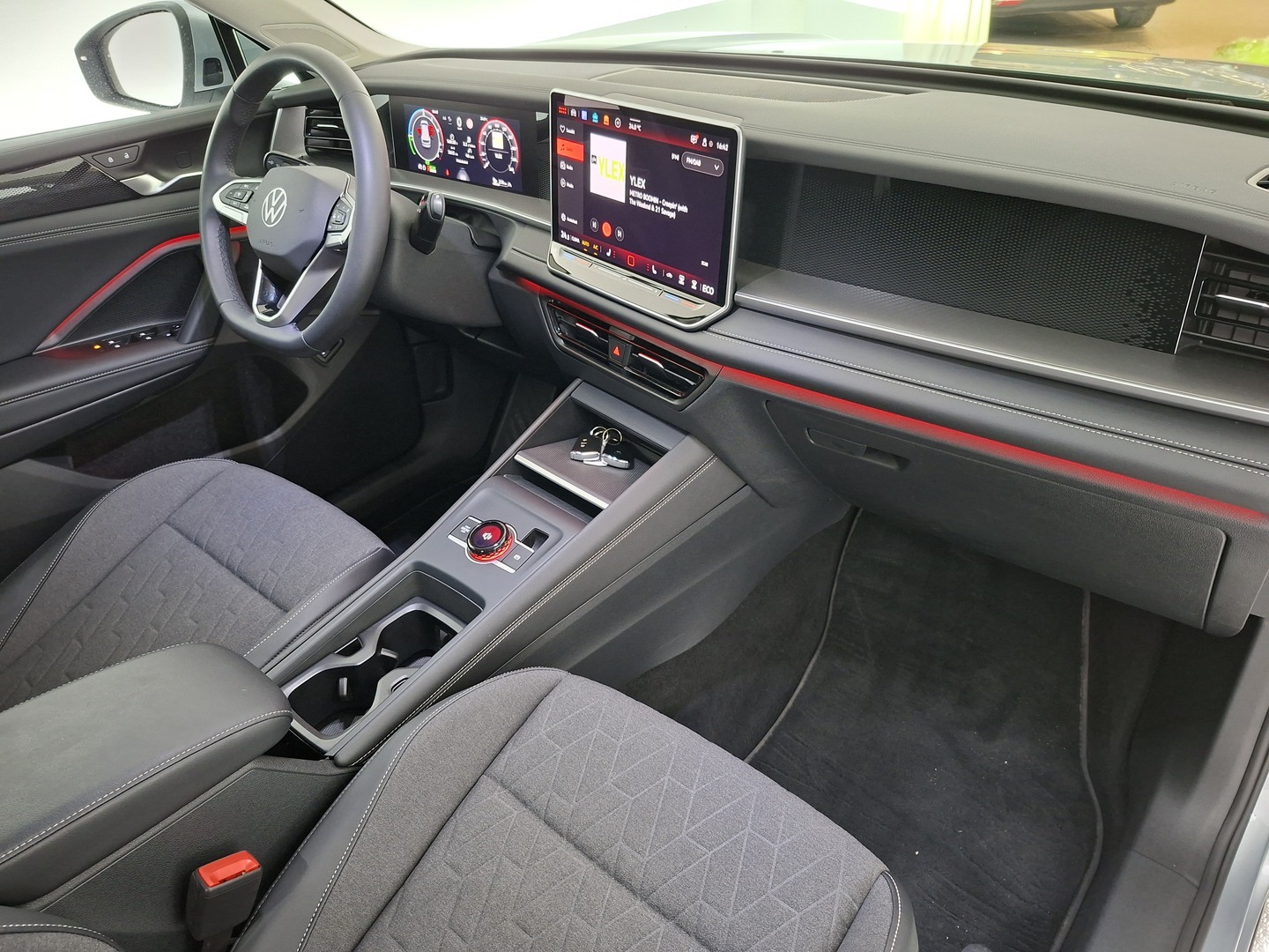VOLKSWAGEN Tayron 17