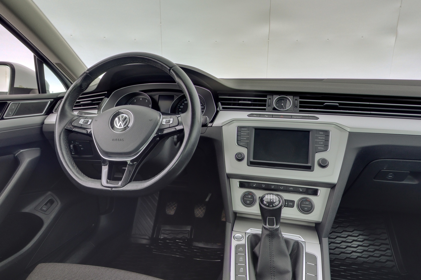 VOLKSWAGEN Passat 11