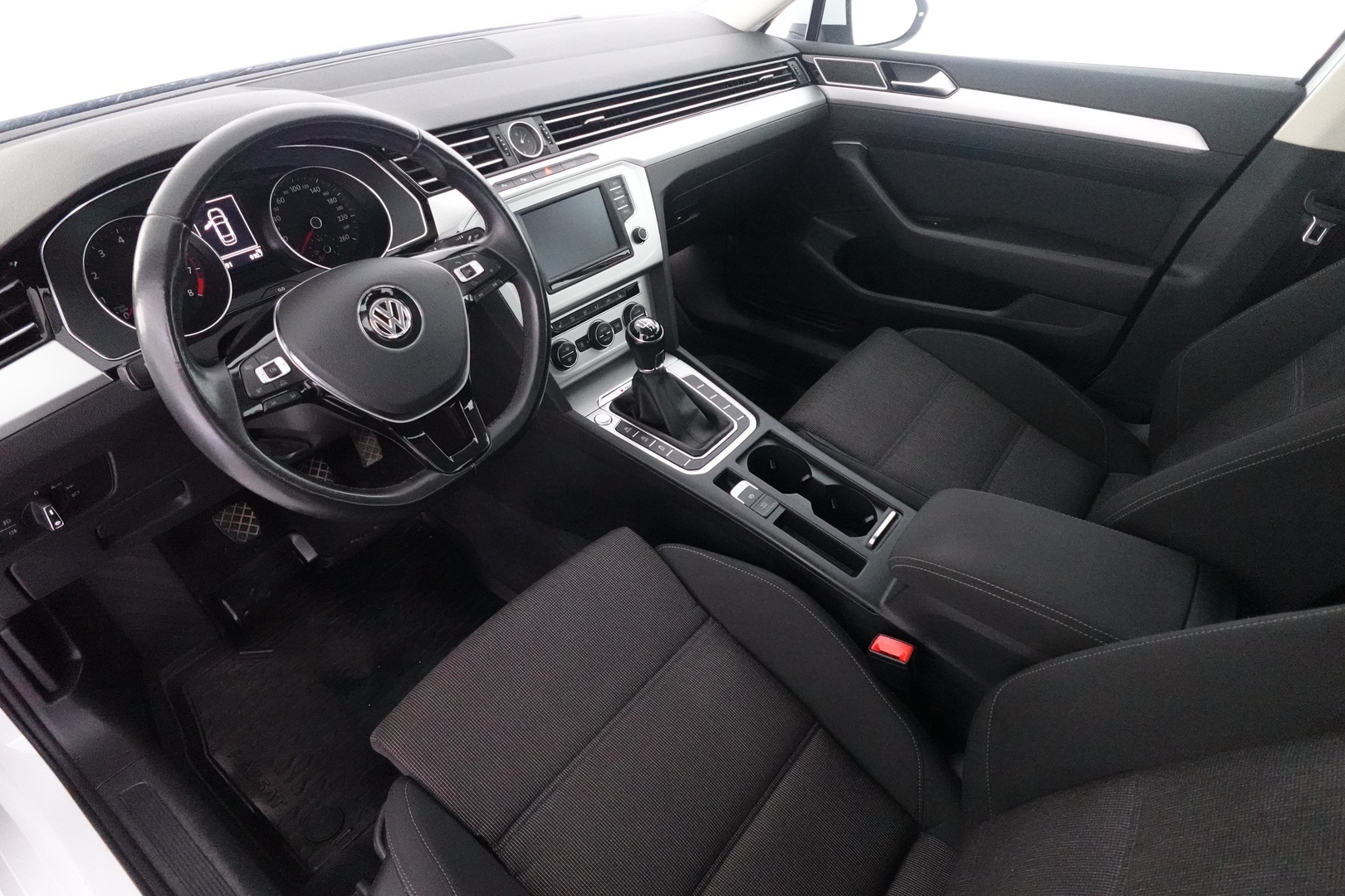VOLKSWAGEN Passat 15