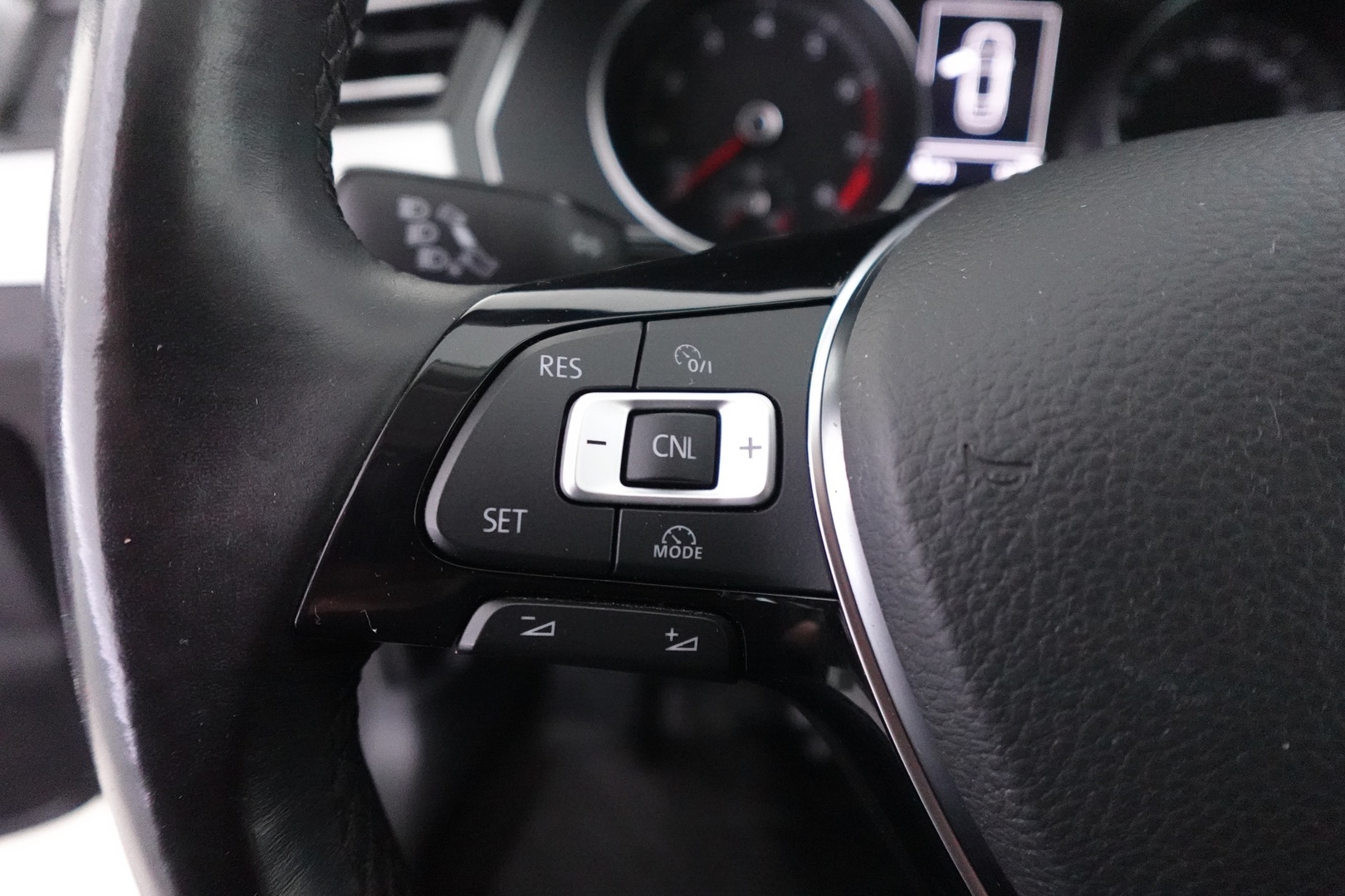 VOLKSWAGEN Passat 19