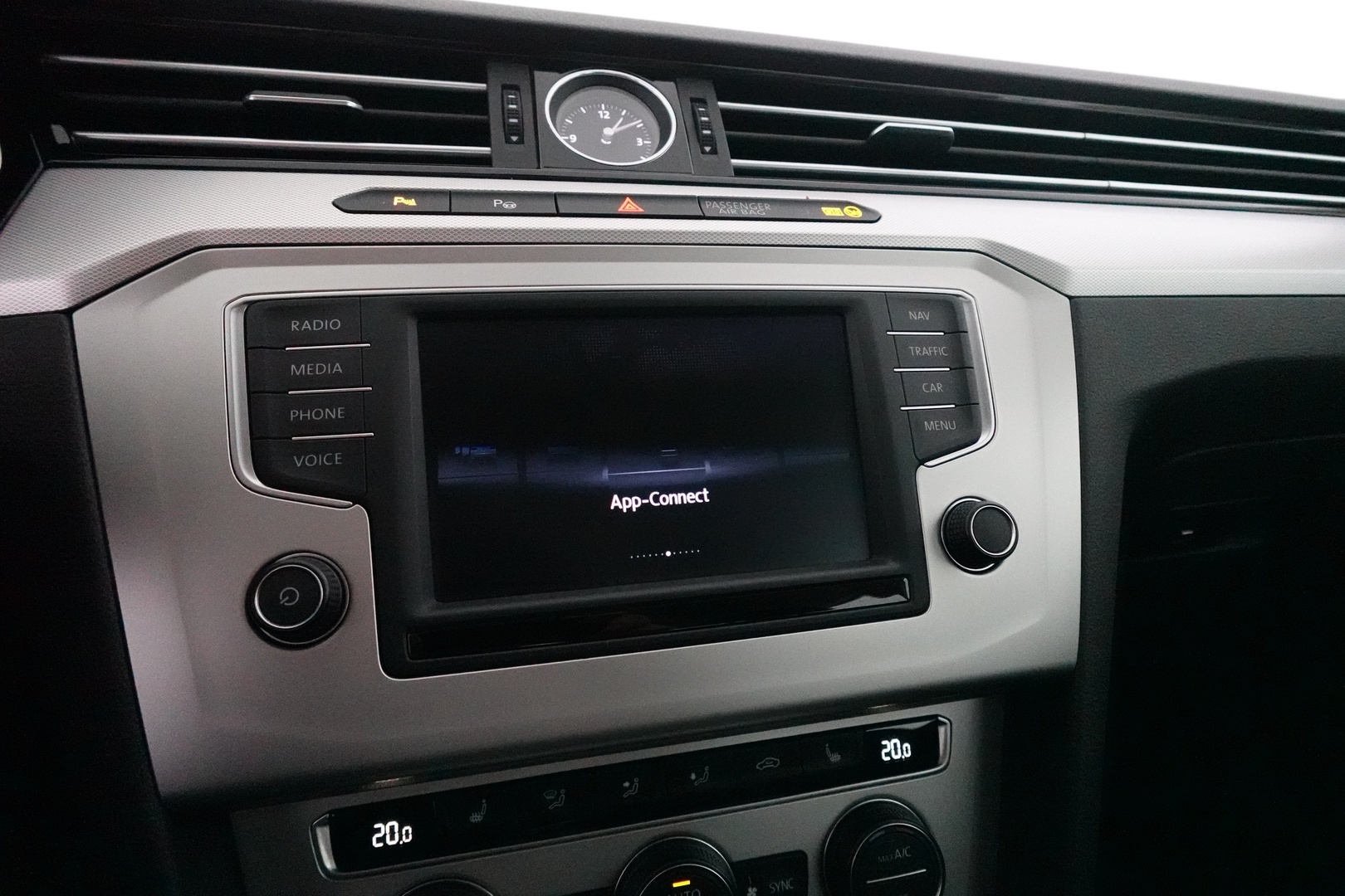 VOLKSWAGEN Passat 26
