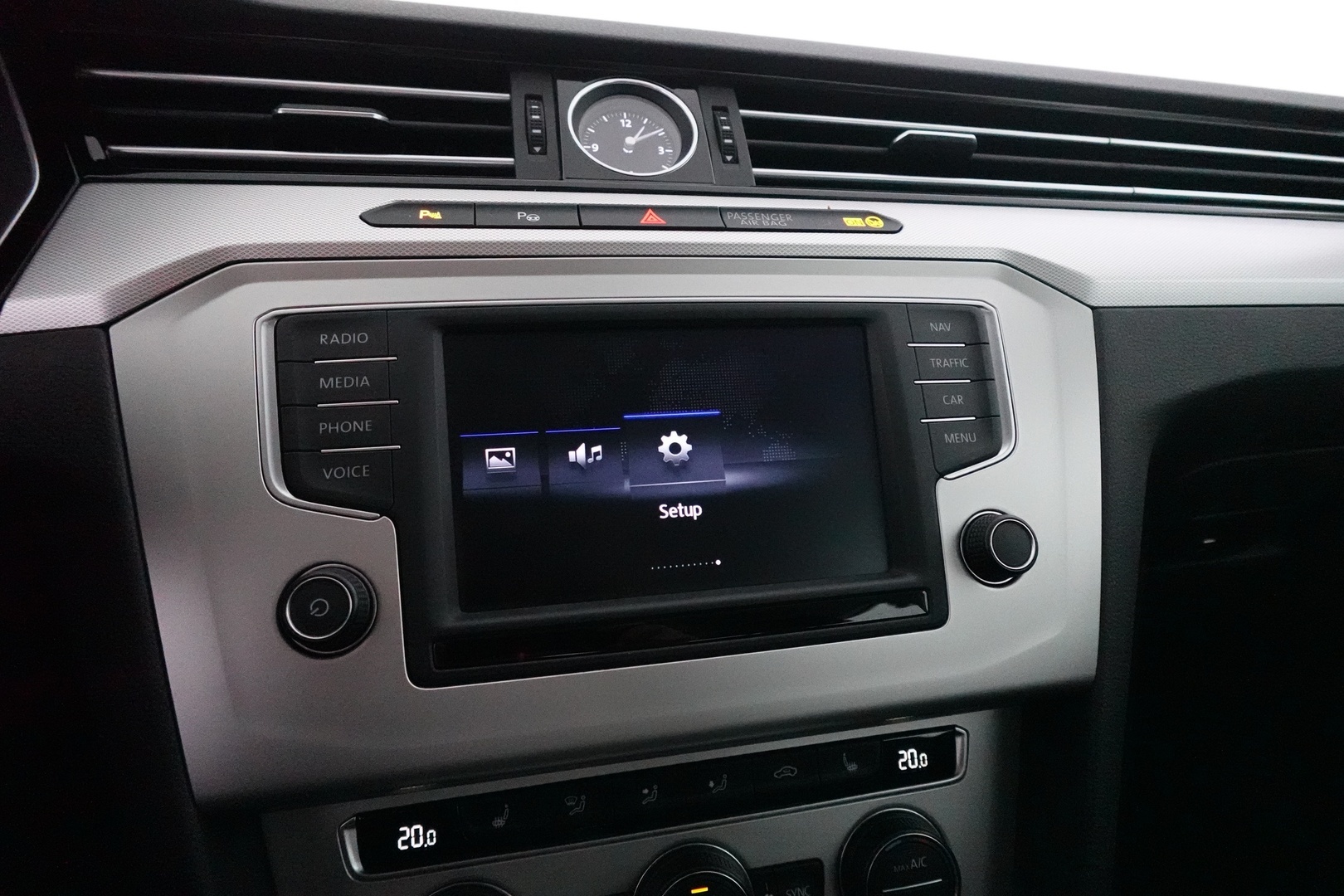 VOLKSWAGEN Passat 27