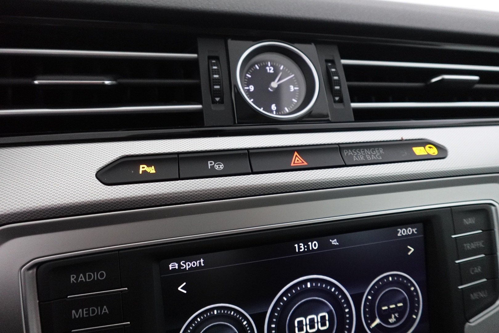 VOLKSWAGEN Passat 29