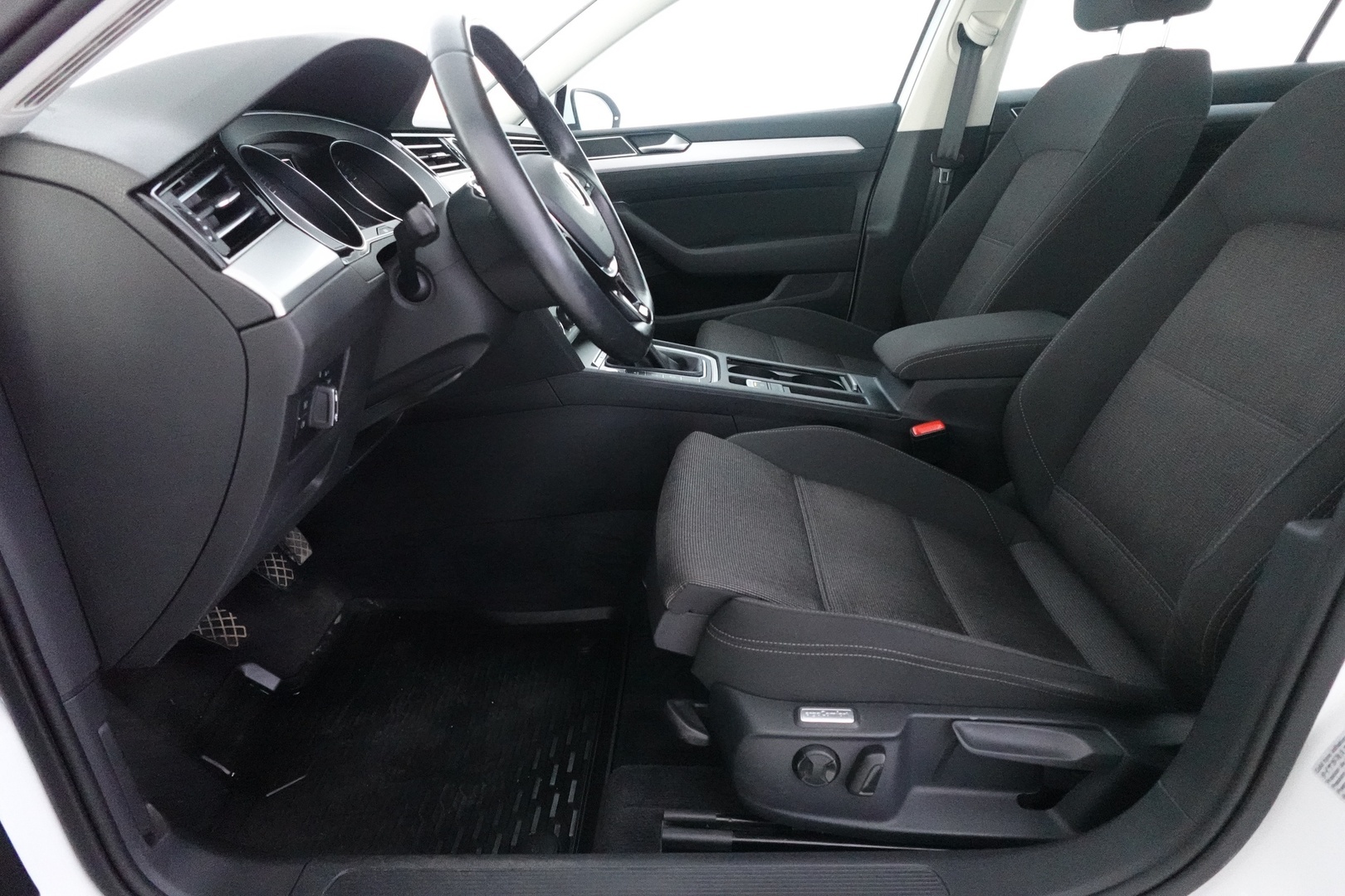 VOLKSWAGEN Passat 33